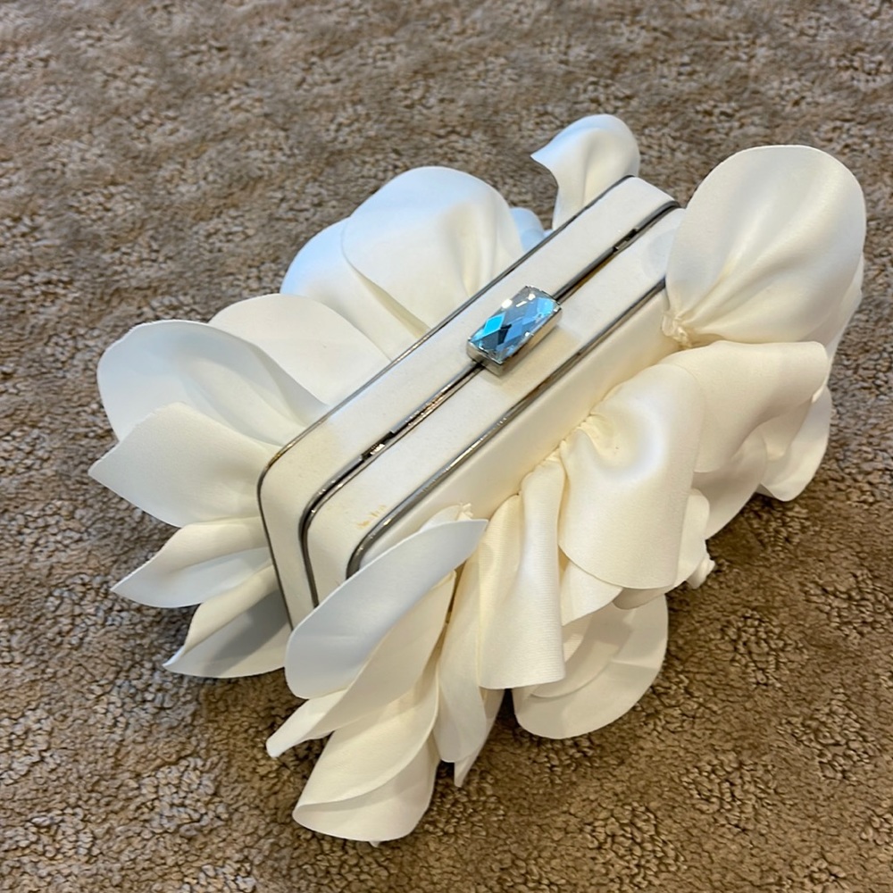 Sondra Roberts mini purse, clutch or chain strap, perfect condition. Cream/white